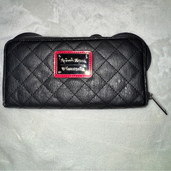 Loungefly Black Quilted Minnie Mouse Wallet - Picture 2 of 5